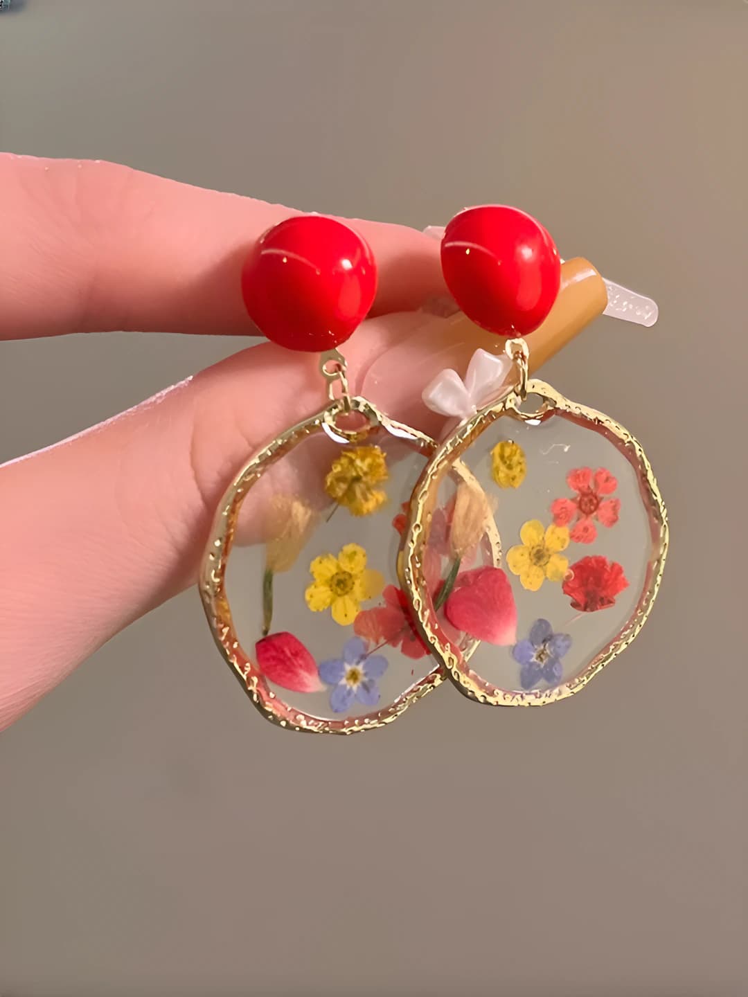 Multicolour oil-painting studs