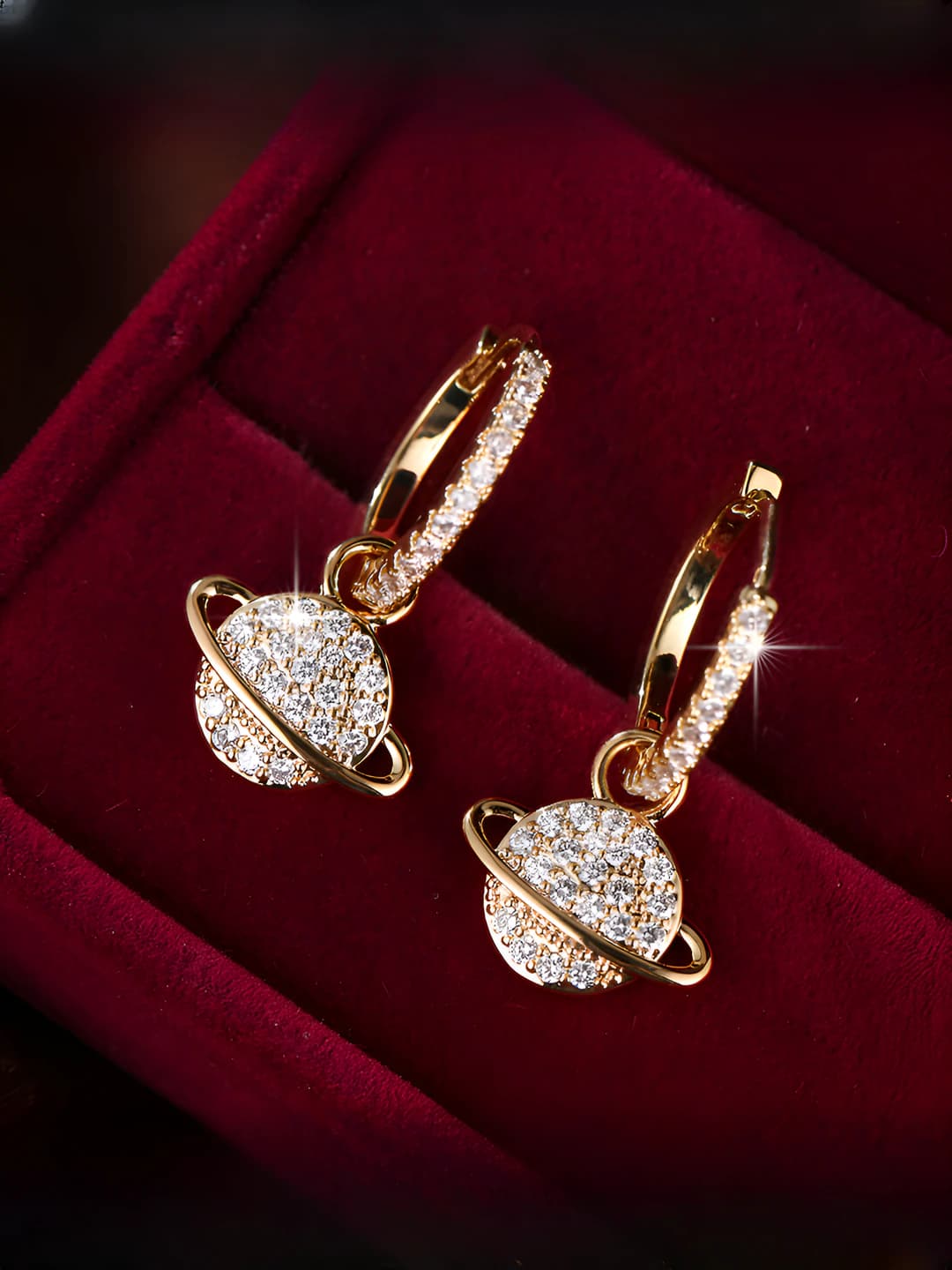 Women's retro style earrings with white zirconia made of brass