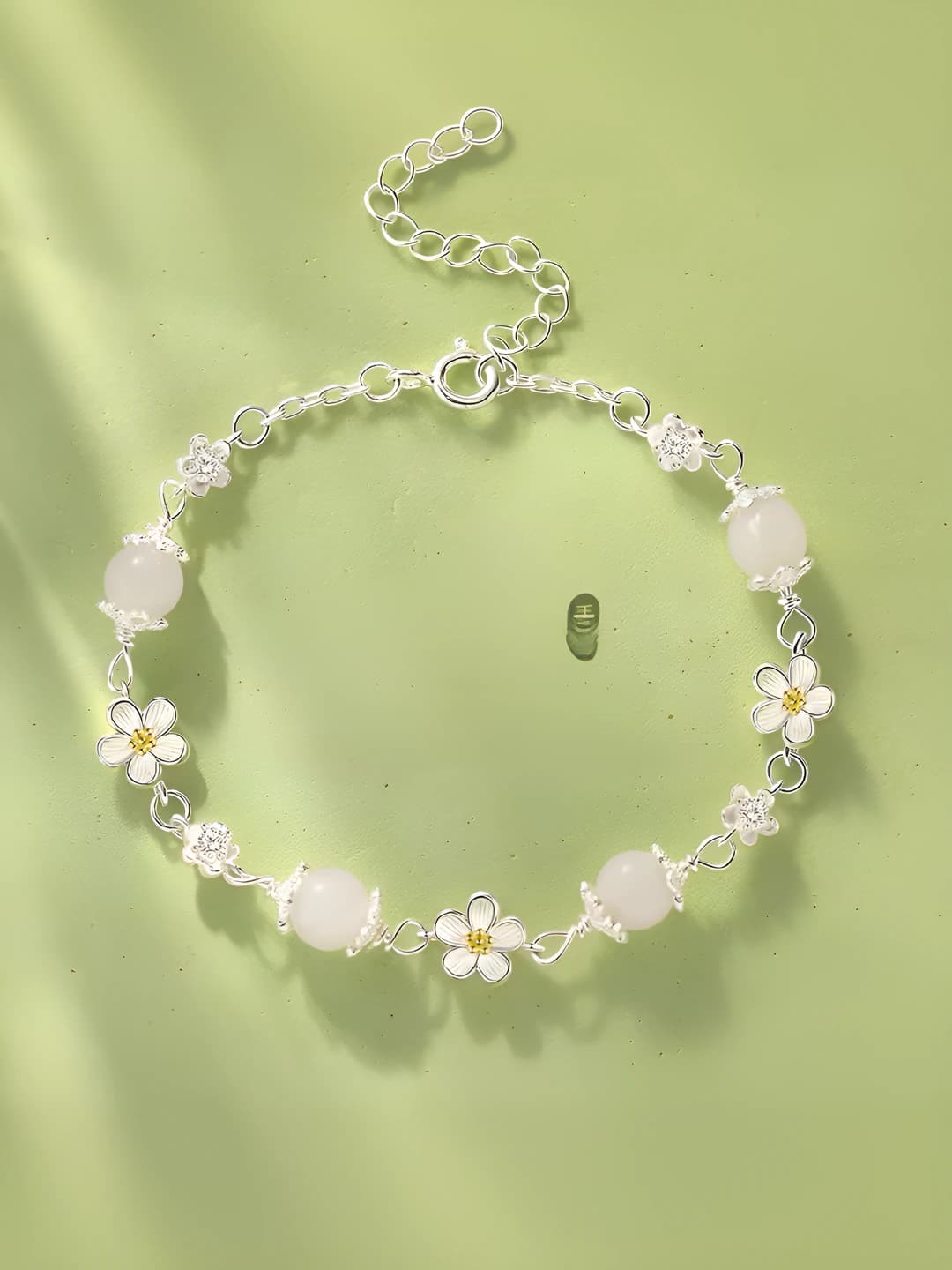 Women's chain bracelet, solid color, lightweight and unique design, high-quality feel, for birthday and Valentine's Day