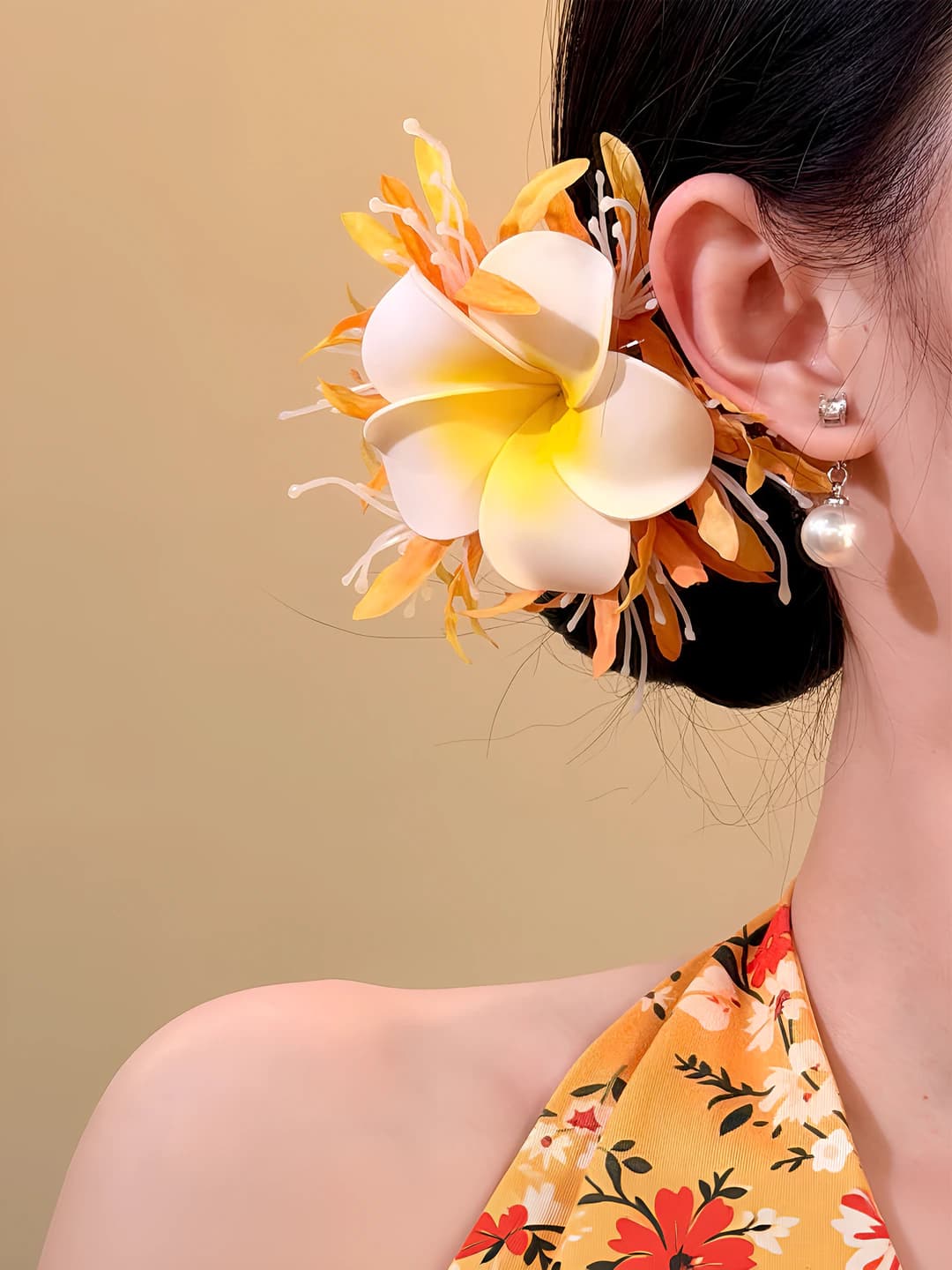 Оранжевый зажим с плумерией