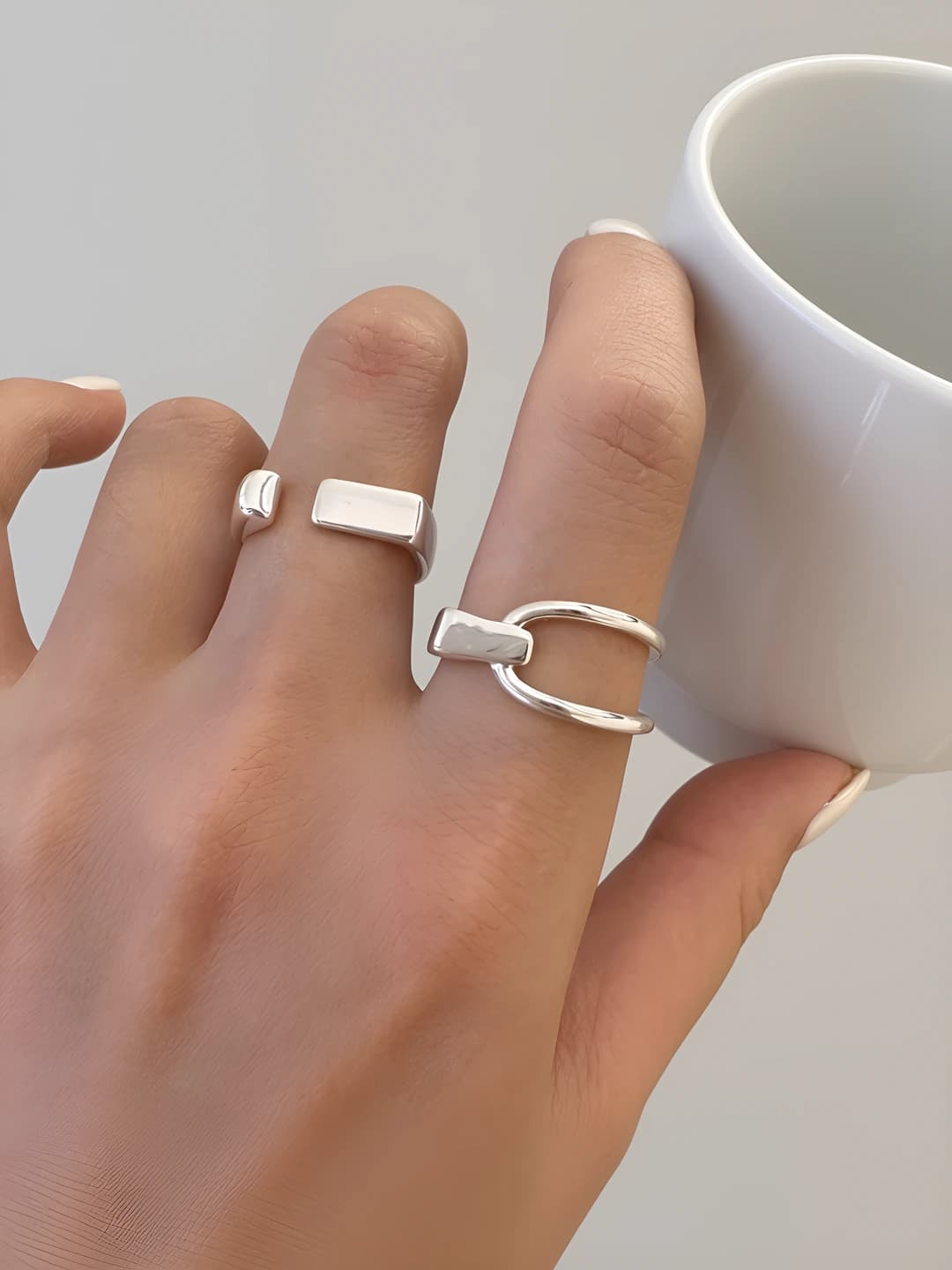 Women's open ring with geometric circle intersections, copper, electroplating, light luxury style
