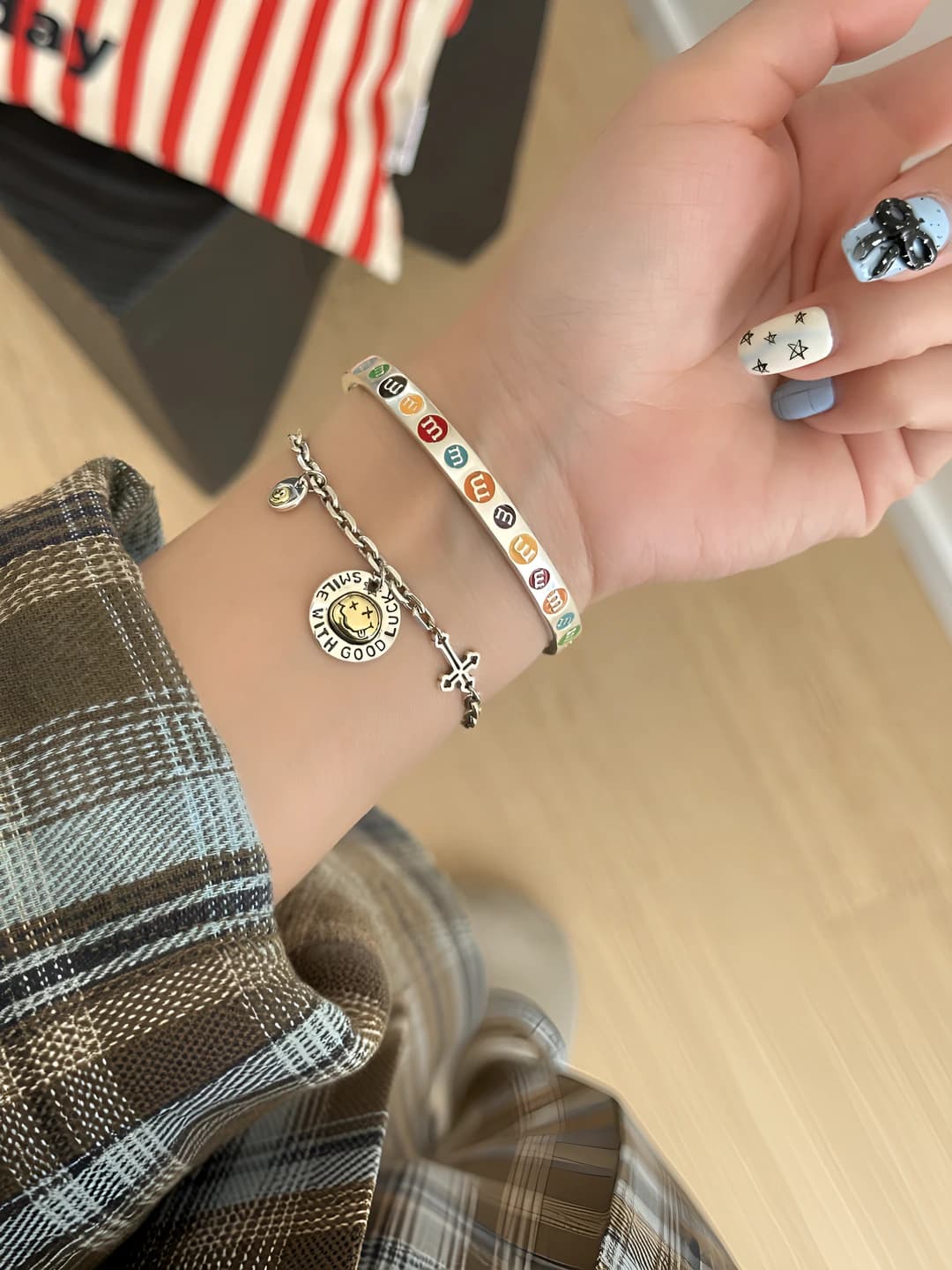 Women's retro Korean style bracelet with fashionable vintage look and cartoon pattern