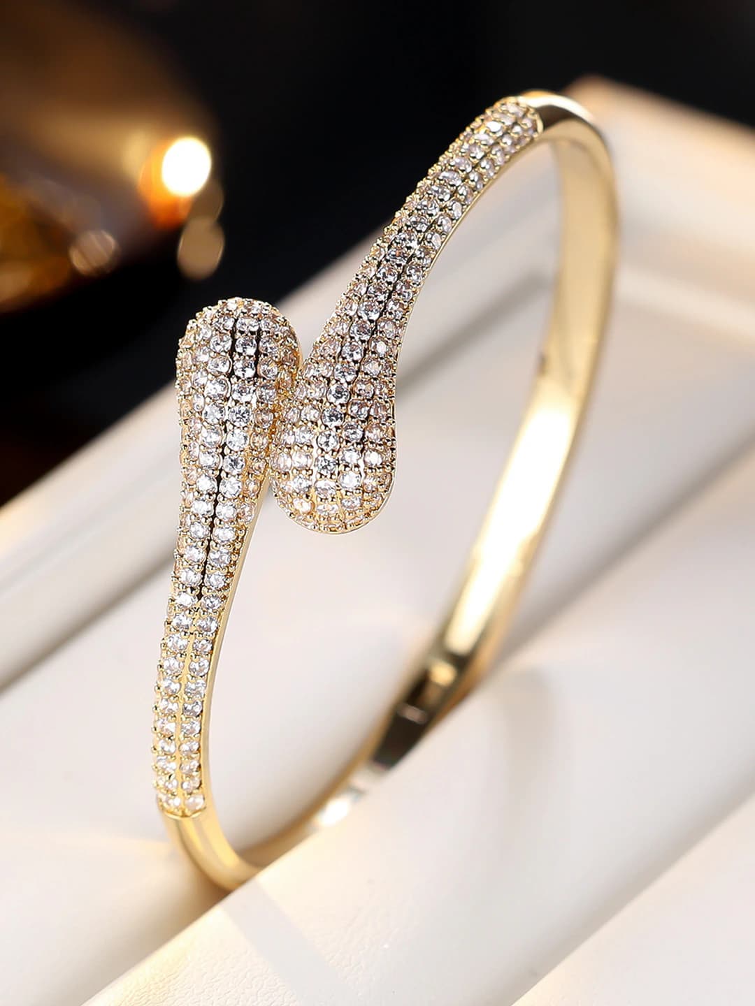 Women's geometric bracelet with zircon and open design