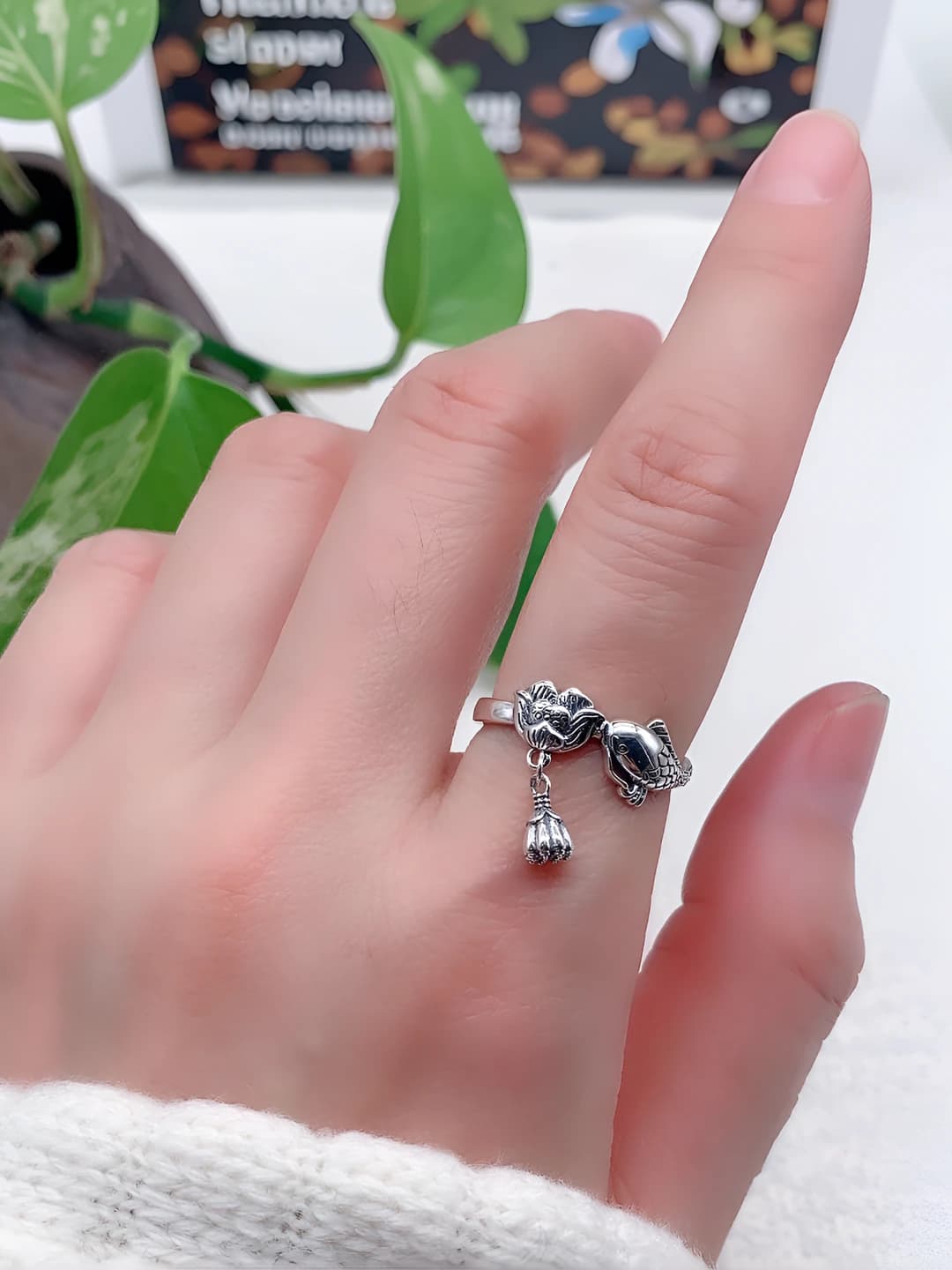 Women's retro style bronze carp and lotus ring with tassel, adjustable ring