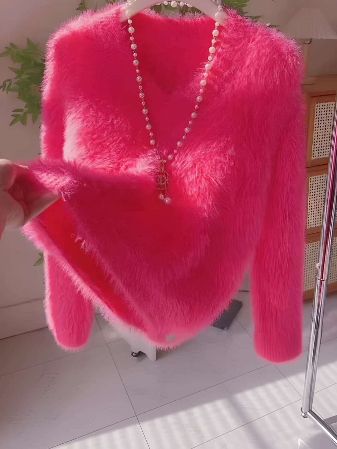 Women's 2026 autumn-winter solid colour knit pullover sweater, loose fit, V-neck, long sleeve, mid-length, retro style, faux mink fur