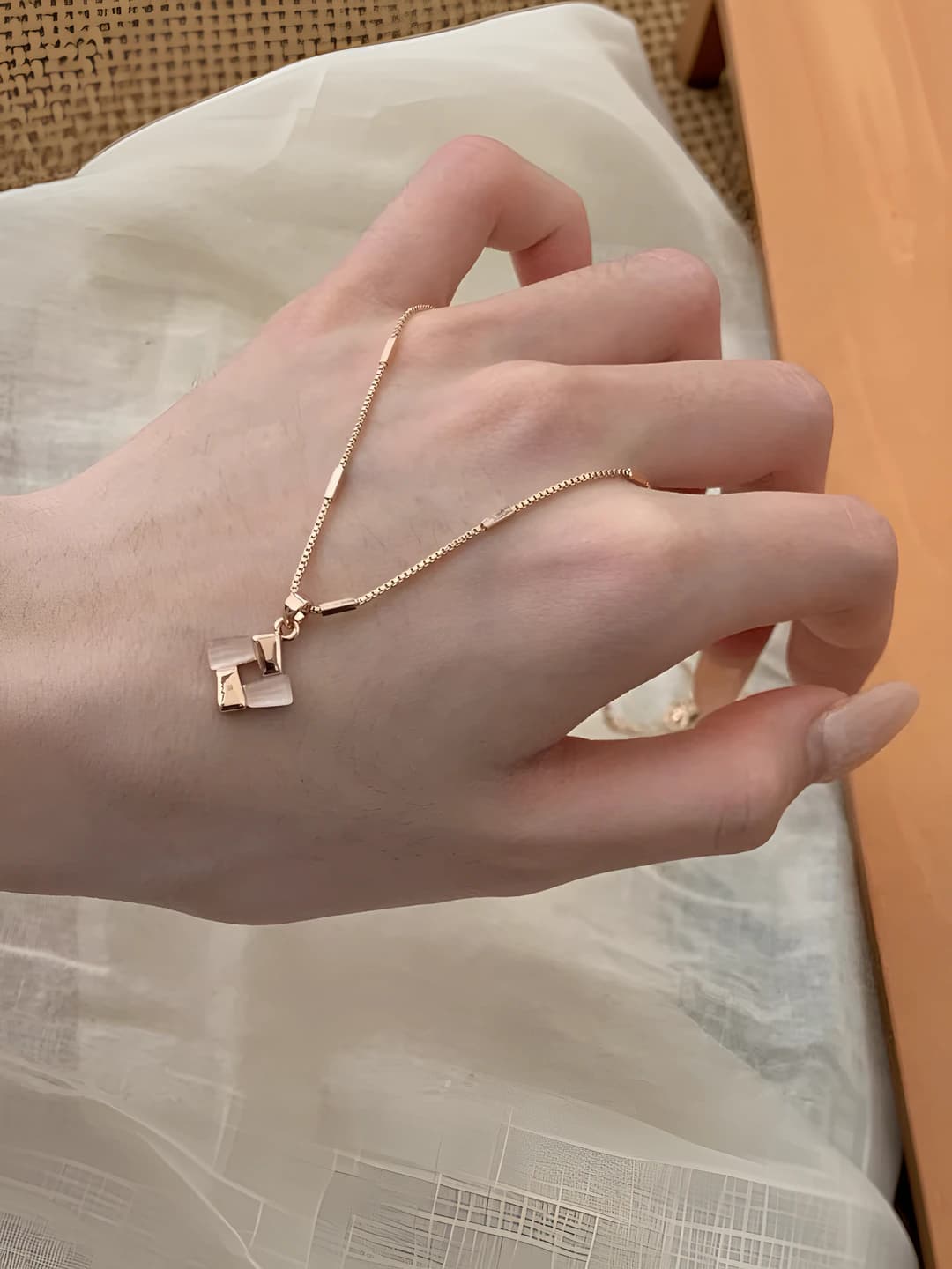 Women's square geometric mother-of-pearl pendant necklace, rose gold plated, for daily wear