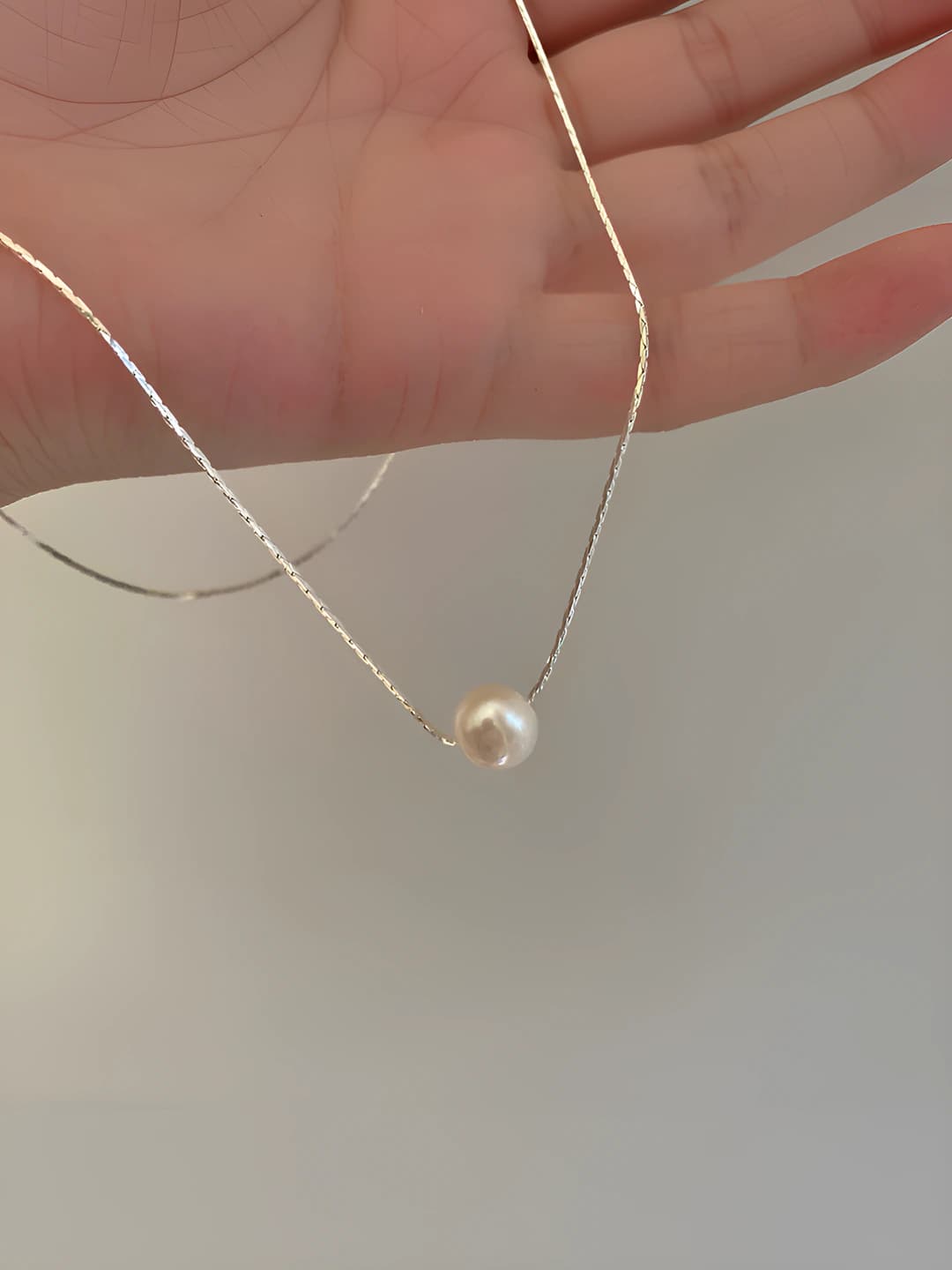 Ayollar uchun minimalizm uslubidagi shirin suvli perla zanjirli qisqacha oqsoq