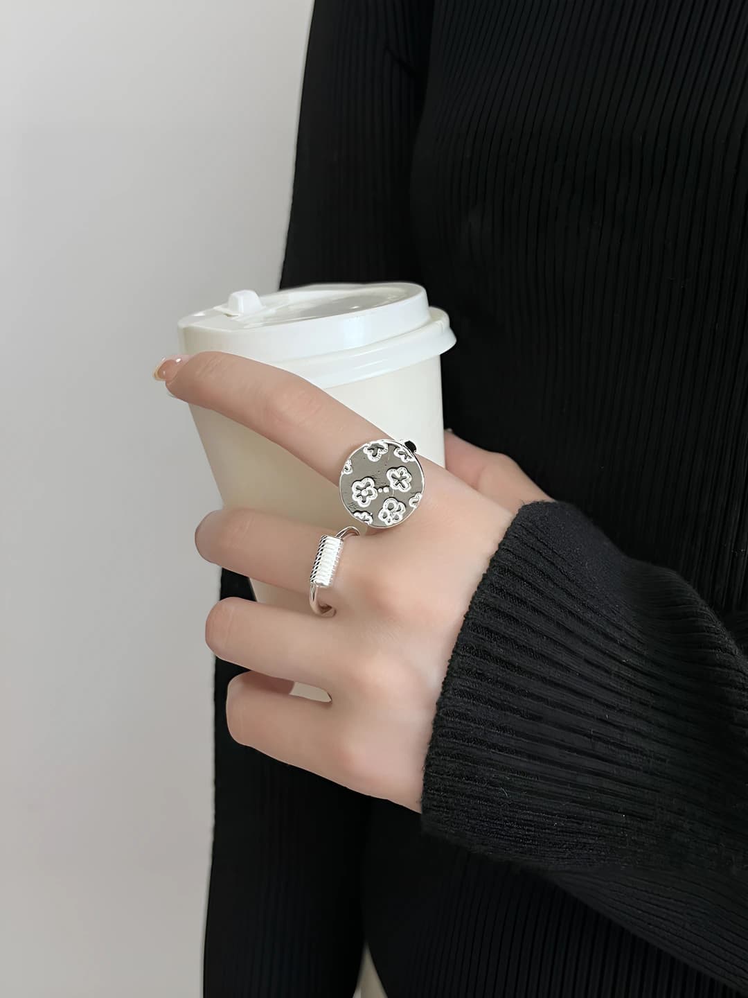 Women's open ring with small flowers, simple style copper finger ring