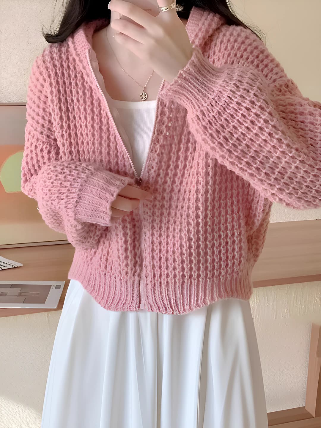 Ayollar uchun retro uslubdagi bir rangli fermuarli bo'sh (oversize) kardigan, uzun yengli, dazmol talab qilmaydi