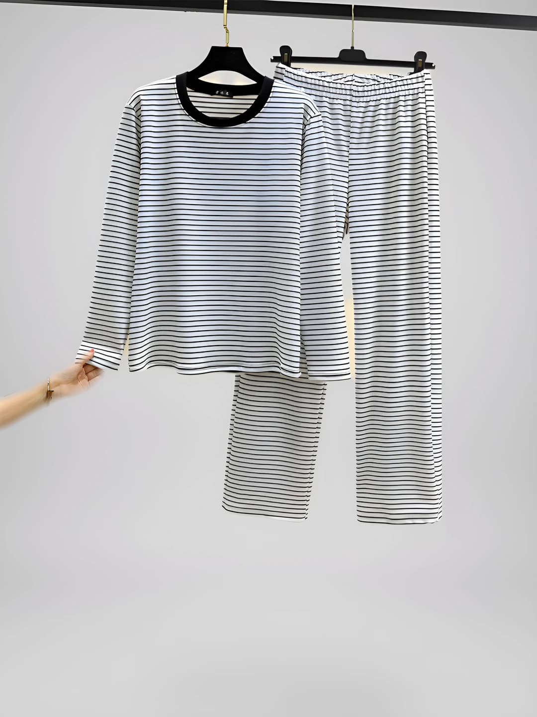 White wide stripe