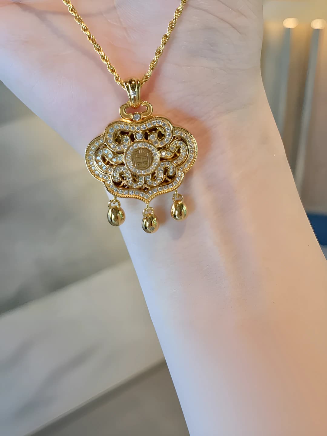 Women's new Chinese style double-sided lock pendant necklace with rhinestone inlay, for sweater, autumn-winter, elegant