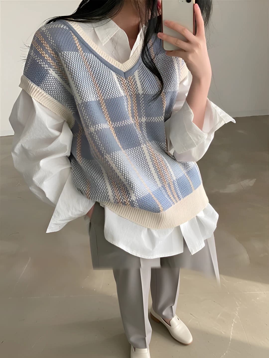 Women's autumn-winter retro V-neck loose fit plaid sweater vest, 80-90% polyester, long sleeves, regular length