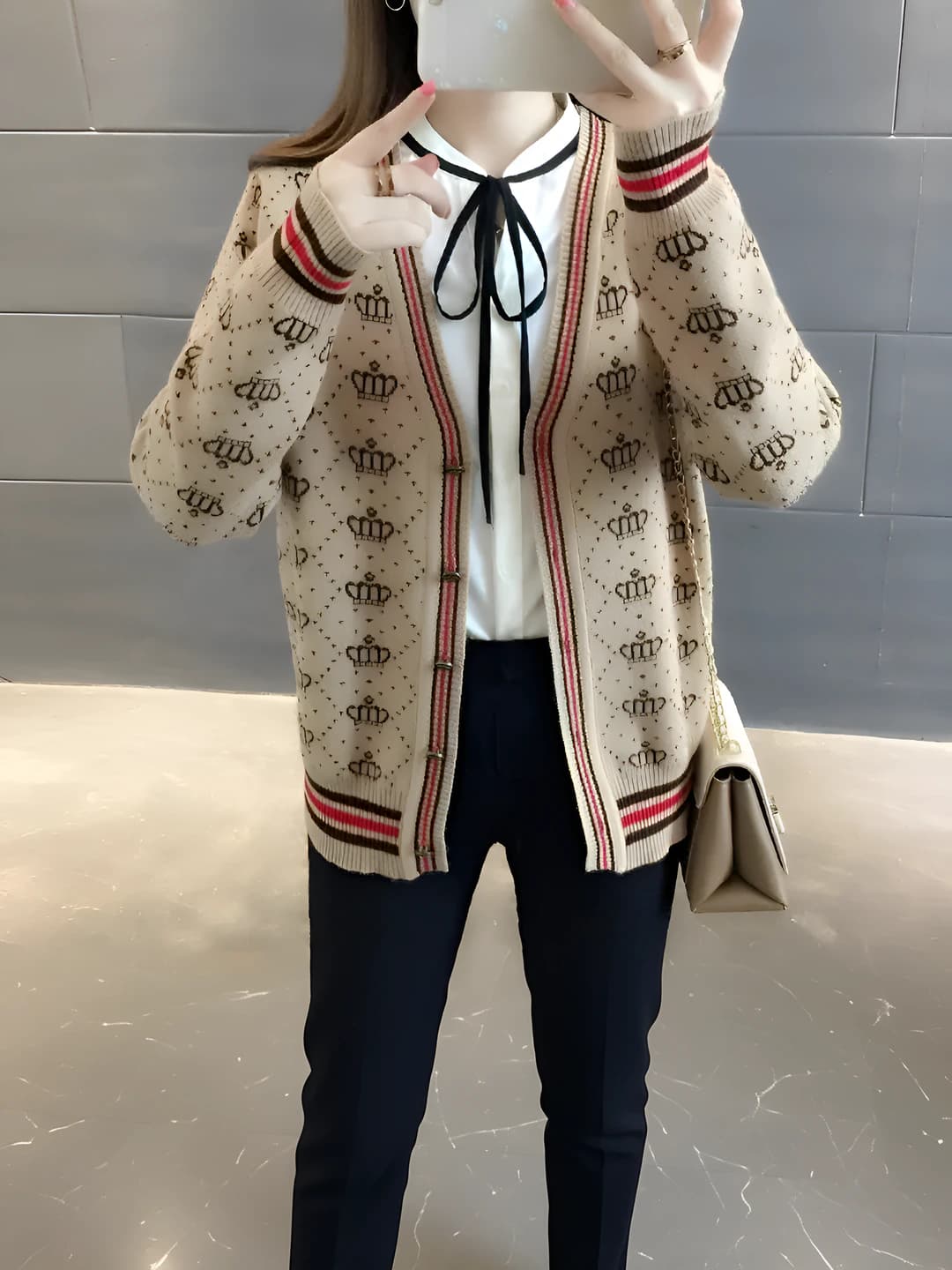 Women's slim fit slimming cropped knit cardigan, V-neck, long sleeve, Korean style, autumn-winter