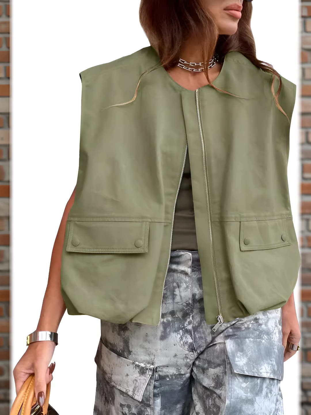 Ayollar uchun yengsiz fermuarli jilet, bo'sh (oversize) kesim, bir rangli, jihatli