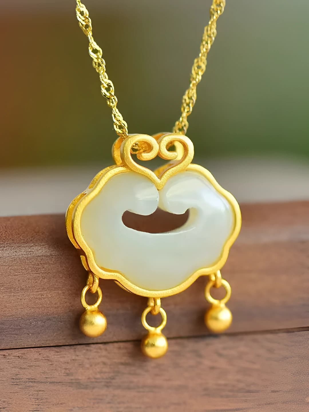 Women's new Chinese style xunyun lock necklace, teardrop shape pendant, peace lock design element, gift