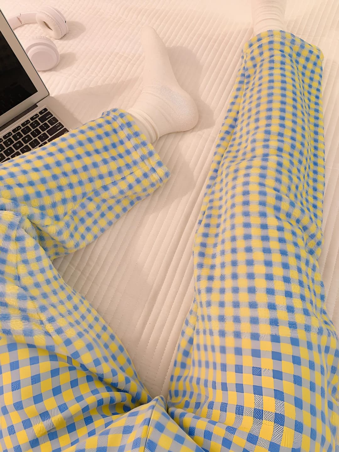 Yellow and blue check