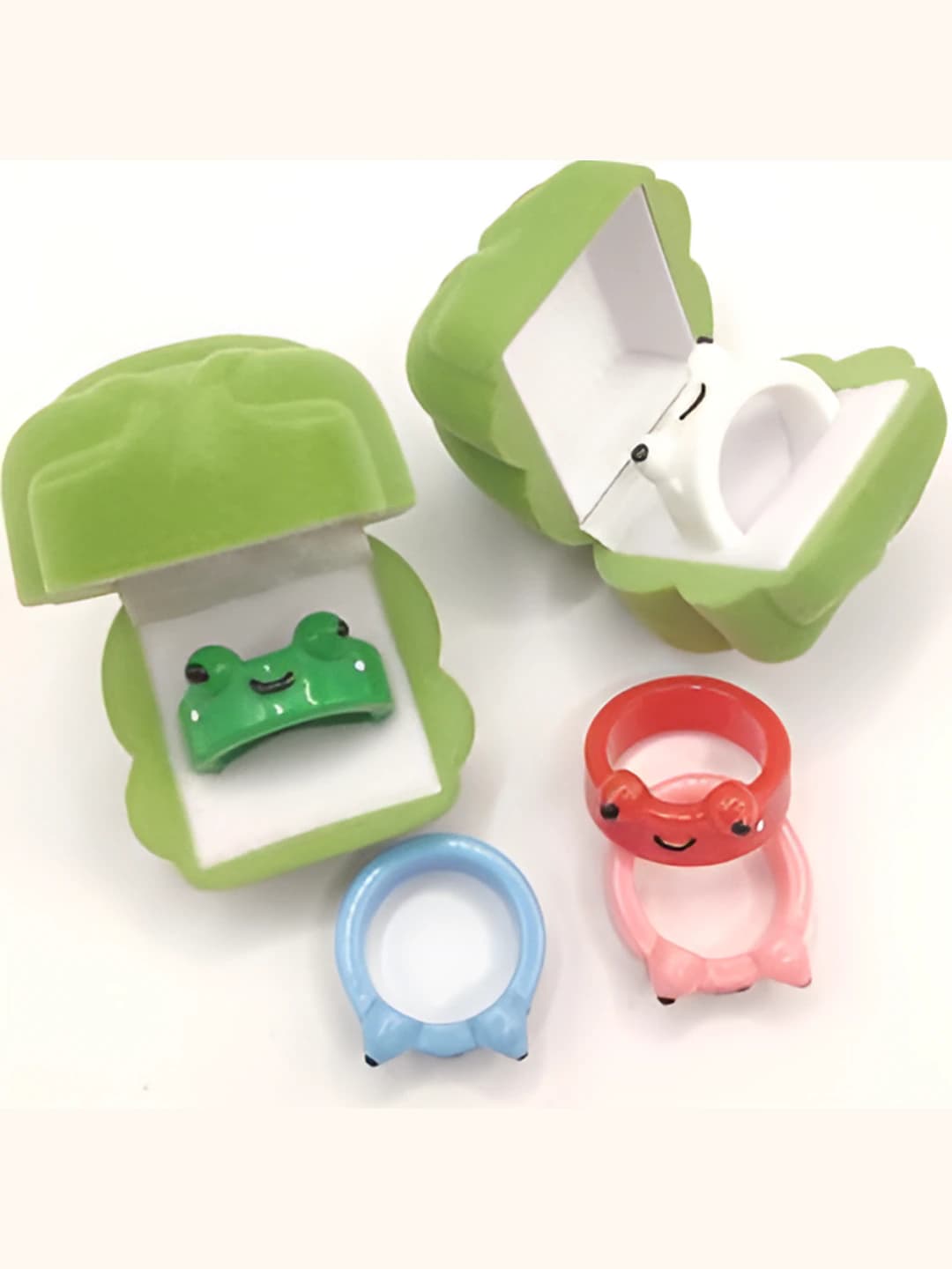 Plastic ring box in the shape of a green frog