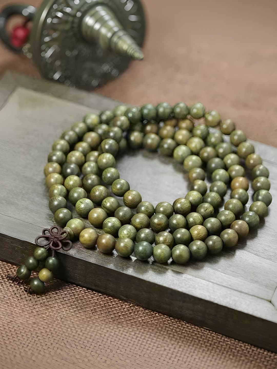 Green sandalwood 108 beads (10 mm)