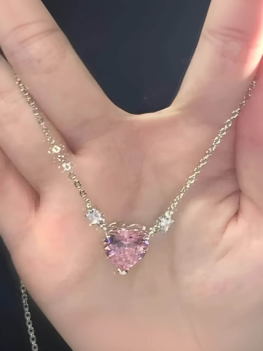 Women's short chain with pink heart-shaped zircon, sweet and cute design element for summer