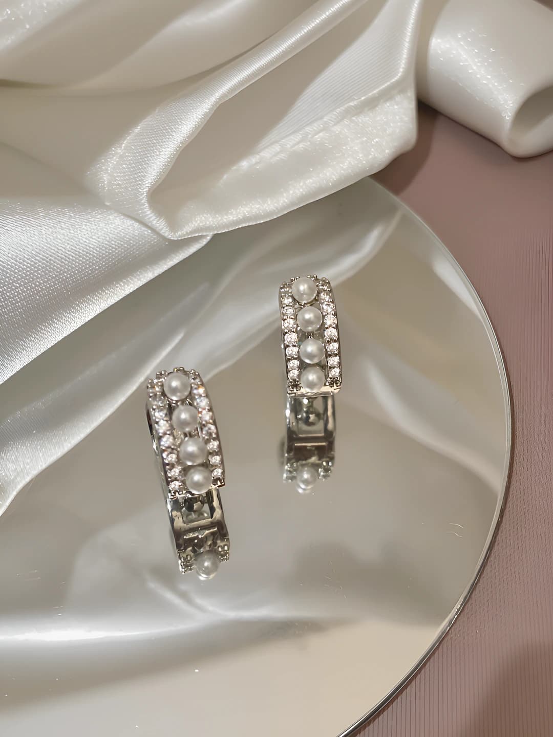 Silver pearl zircon earrings