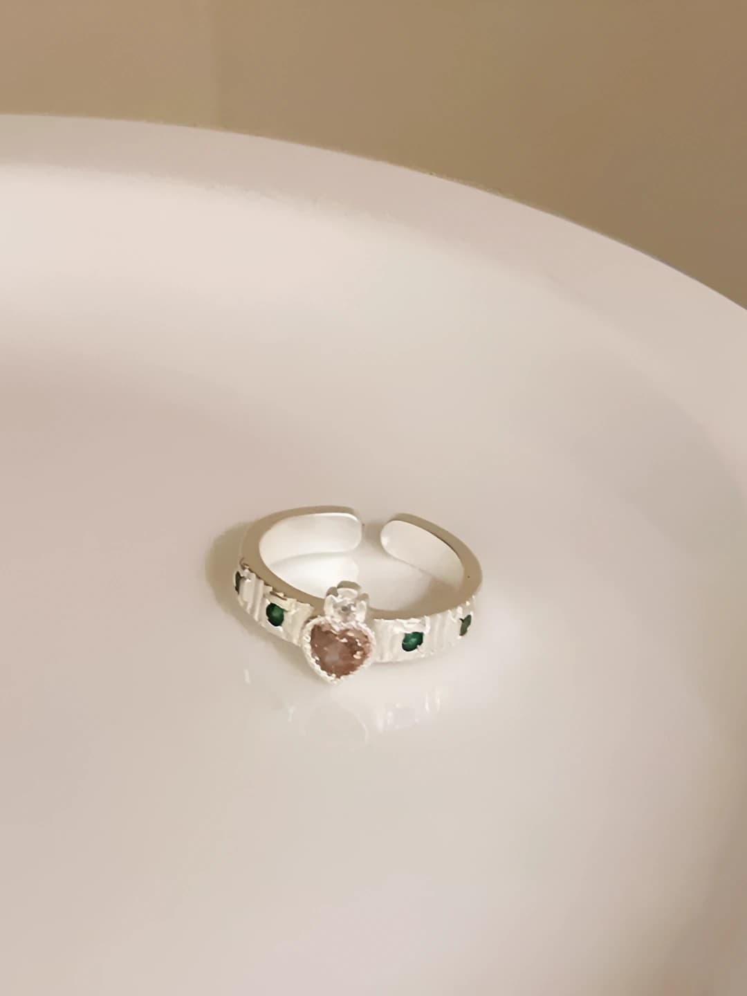 Matte silver-pink heart ring, open