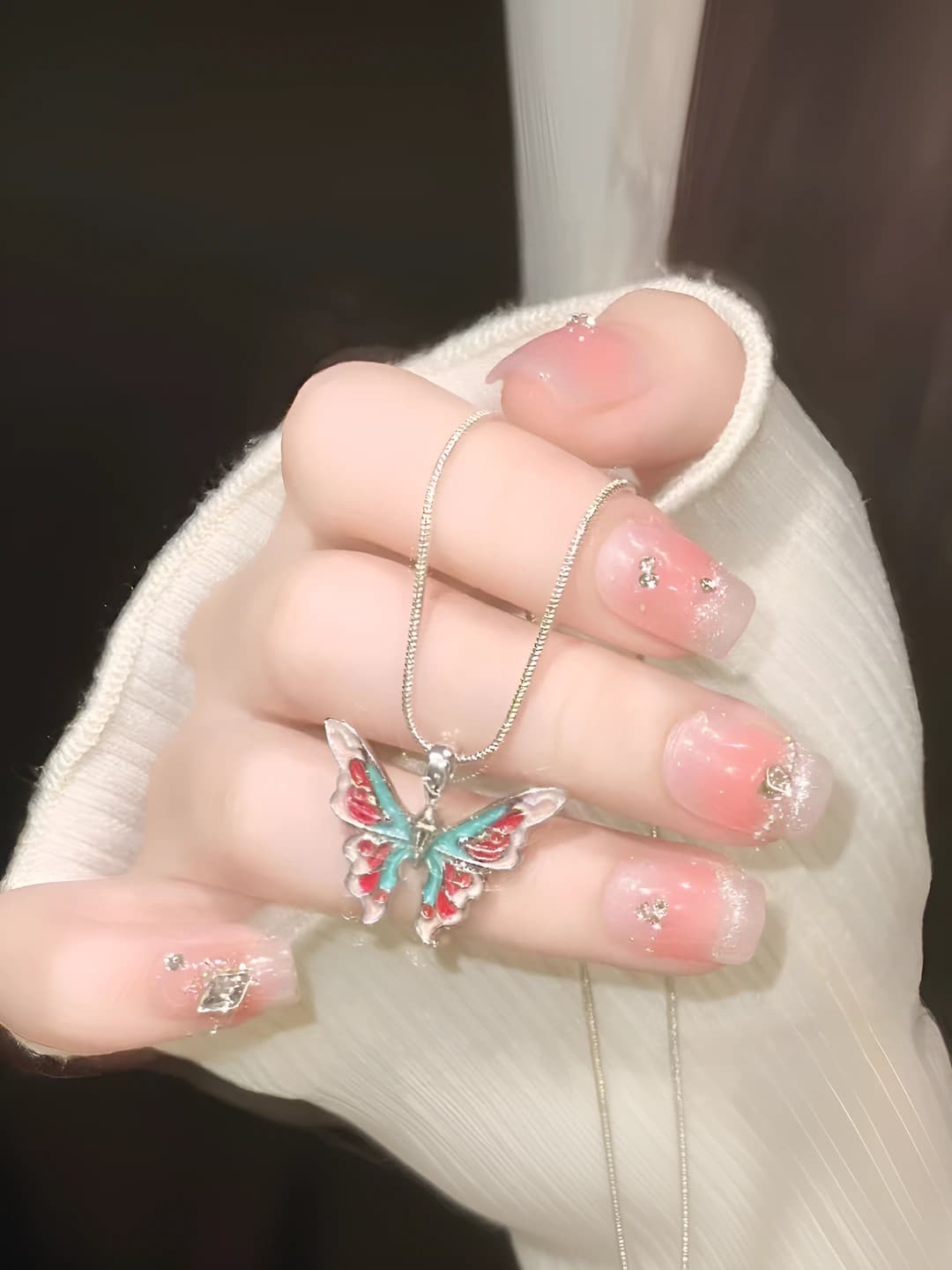 Women's clavicle chain with relief butterfly, Chinese style, design element