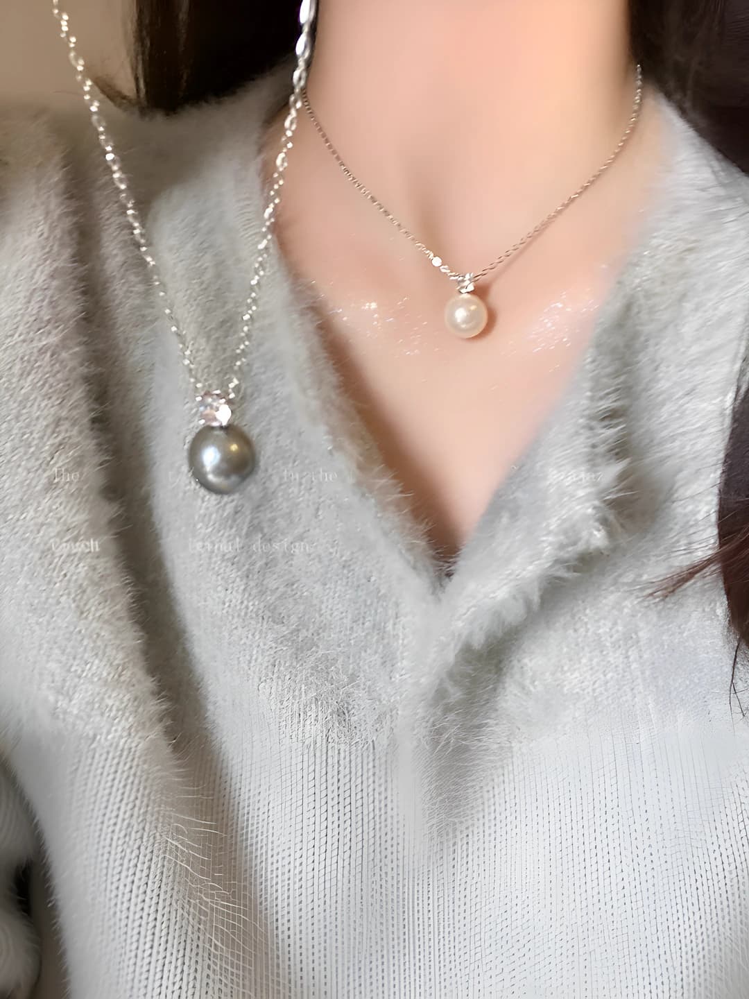 Women's simple necklace with grey pearl and zircon