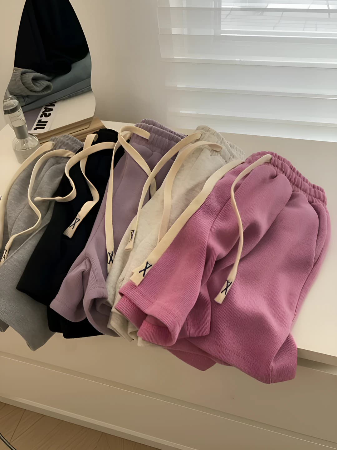Ayollar uchun yupqa kundalik shorti, elastik bel, bo'sh (oversize) kesim, yozgi, to'g'ri kesim, jibsiz