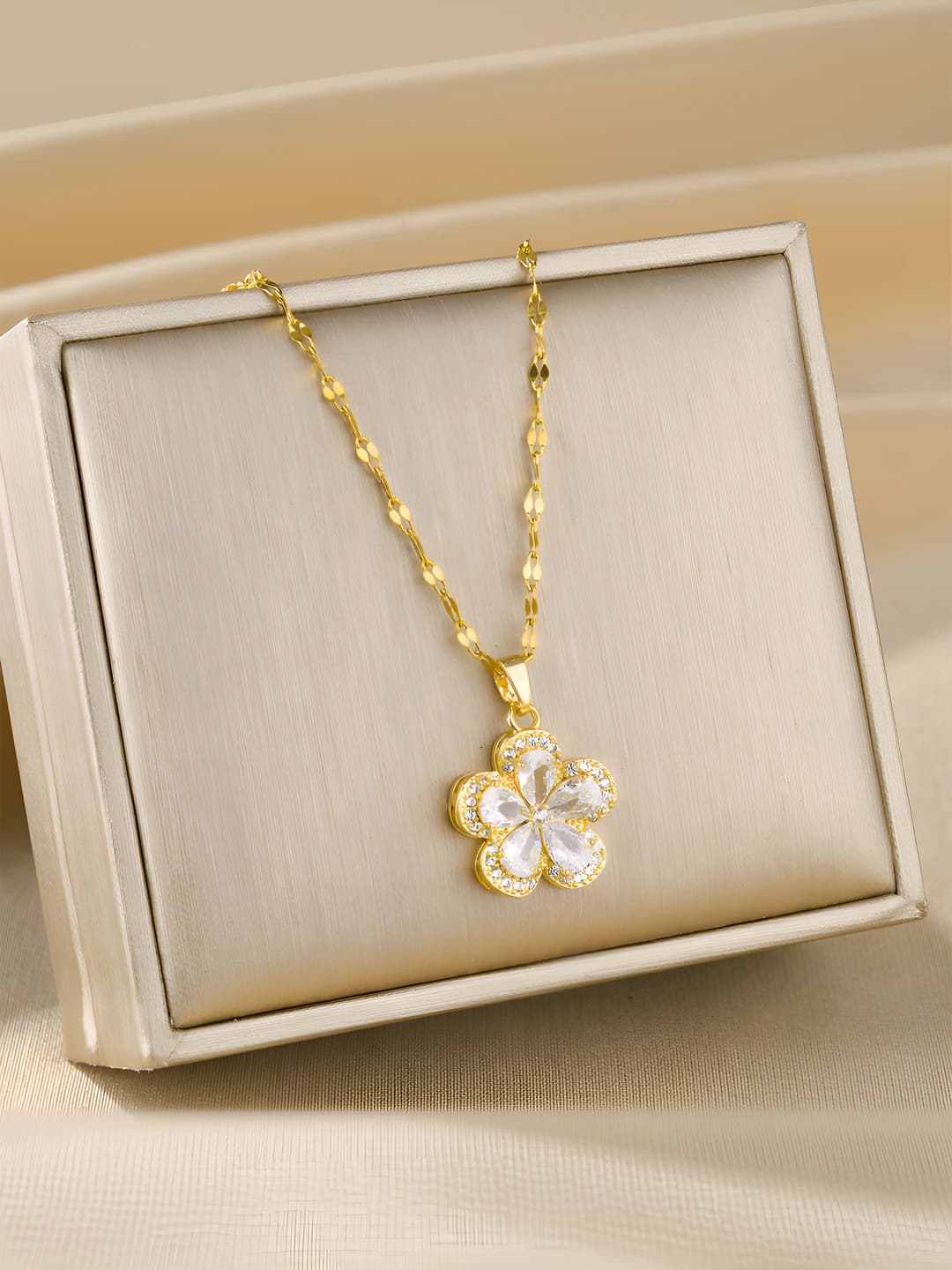 1085-Gold white