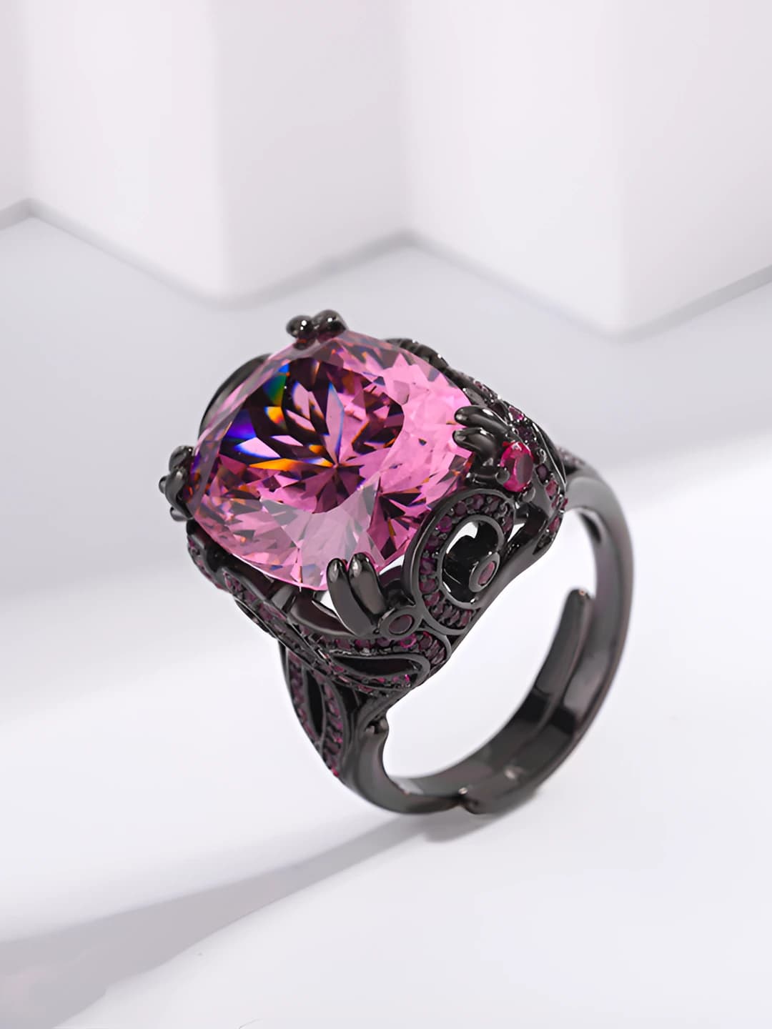 Black-gold, bird's nest cut, dried rose