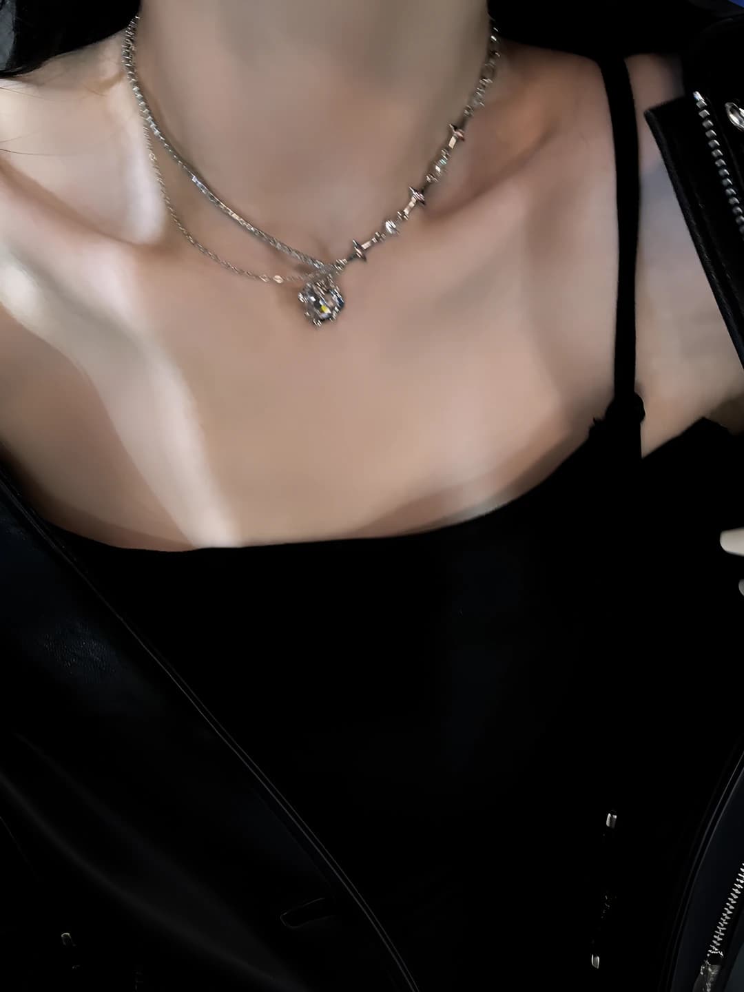 M1613 White Heart Necklace