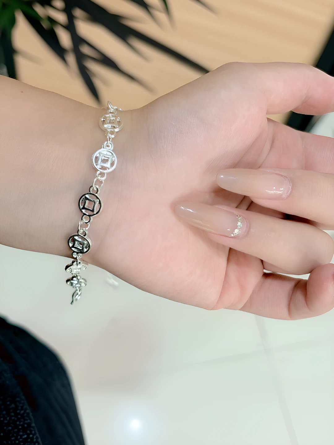 Women's Korean style geometric design bracelet made of mixed materials