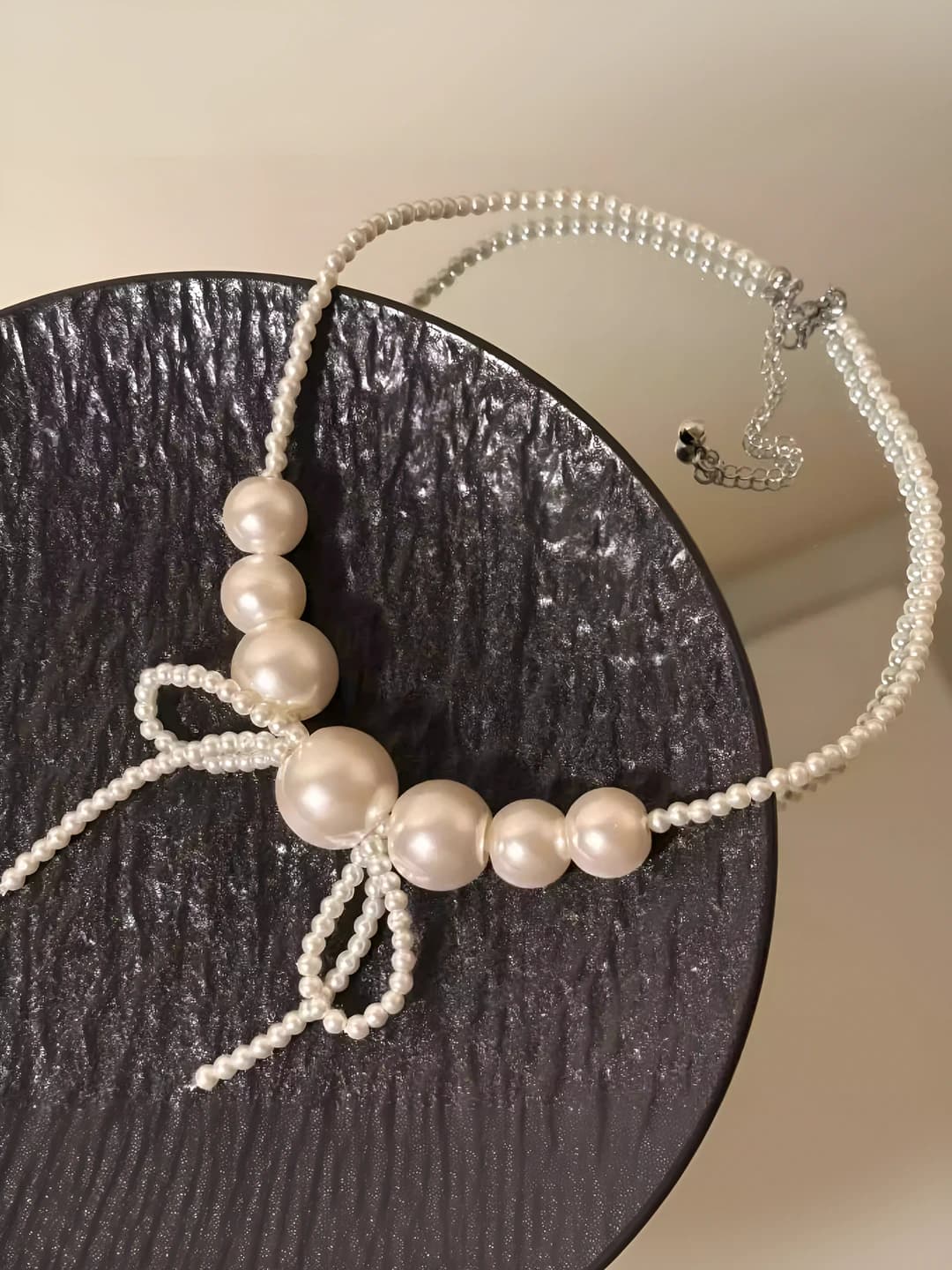 Pearl bow necklace