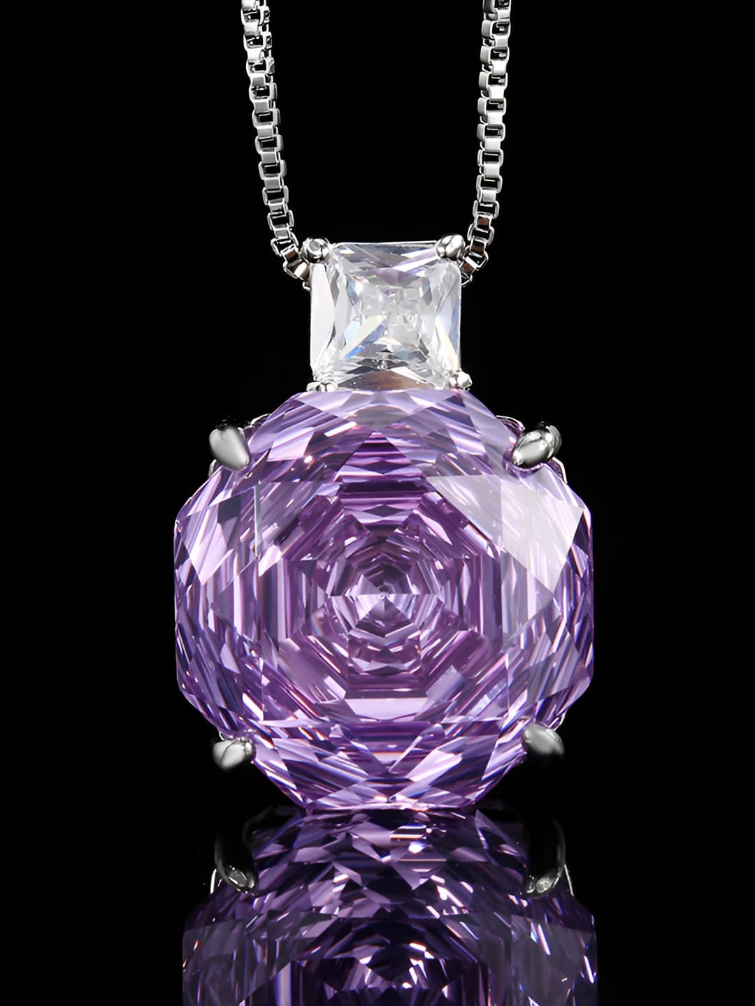 Purple pendant necklace (with box)