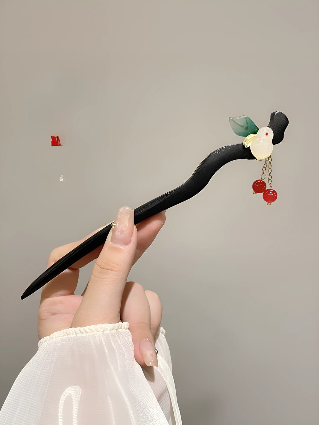 66# Зелёный лист с кроликом и красным жемчугом шпилька (в пакете) 17cm