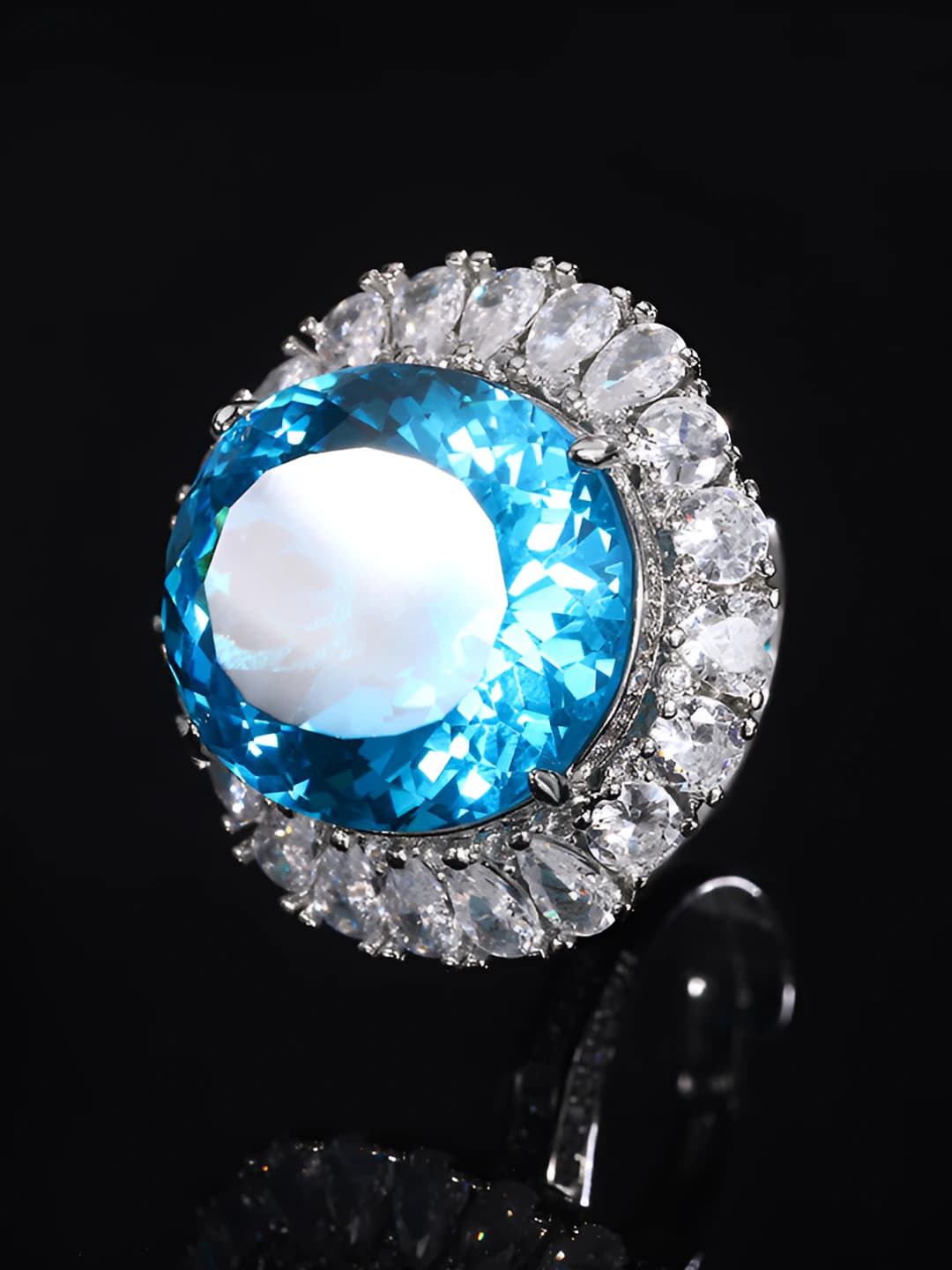 Bird's nest cut, aquamarine