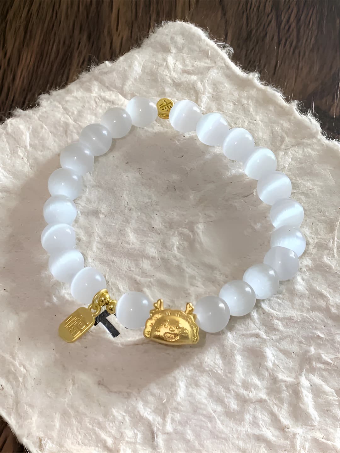 White, eye, gold round