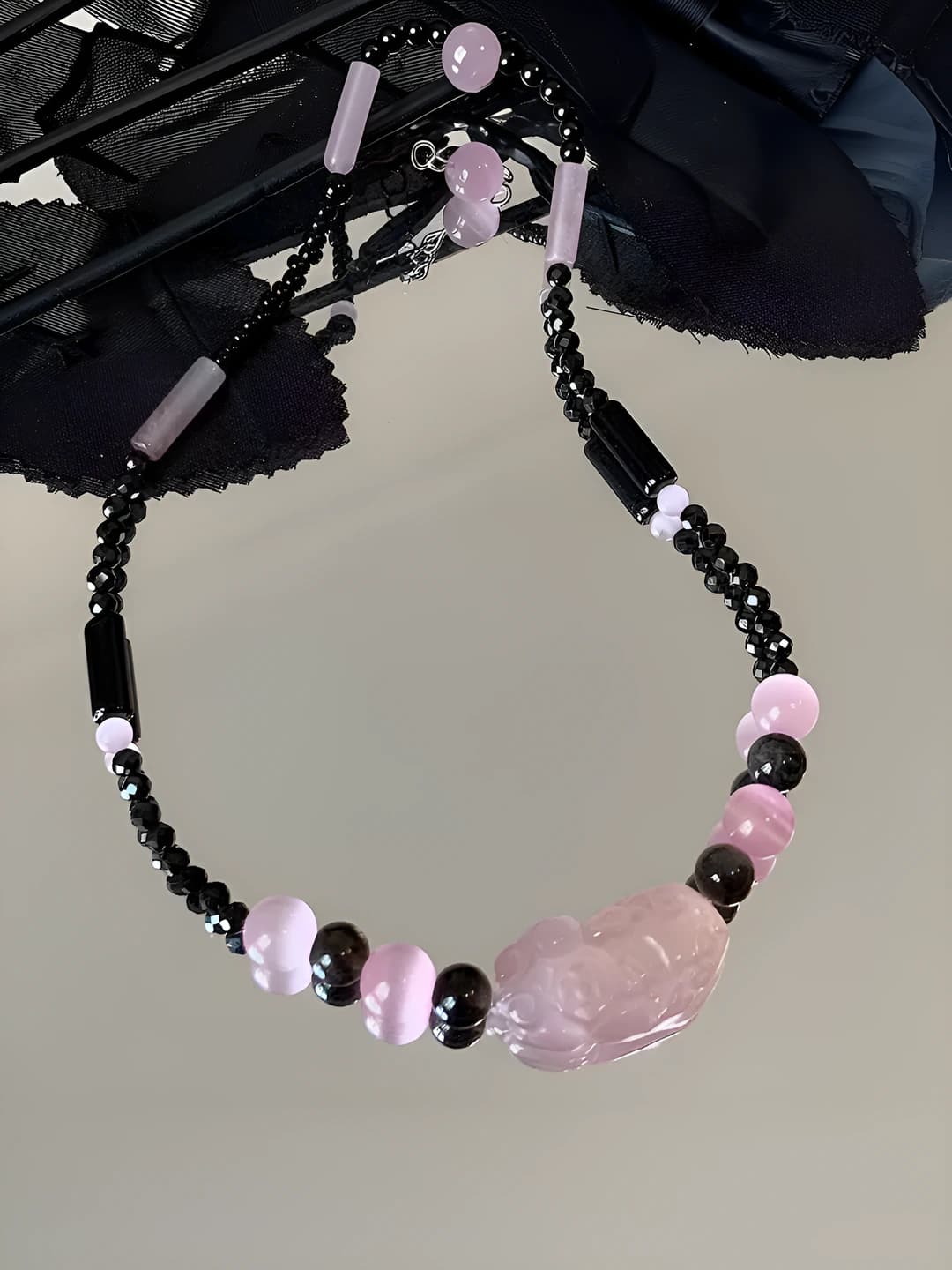 Women's short chain with straussite crystal pixiu pendant, design element in new Chinese style
