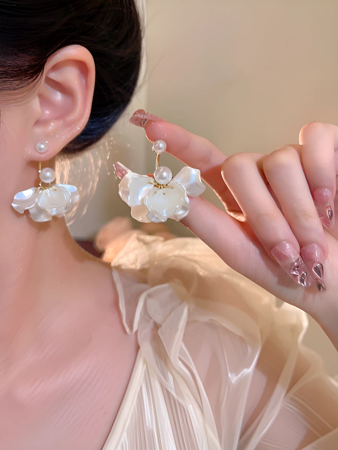 Women's white pearl and flower petal stud earrings in Korean style 2026