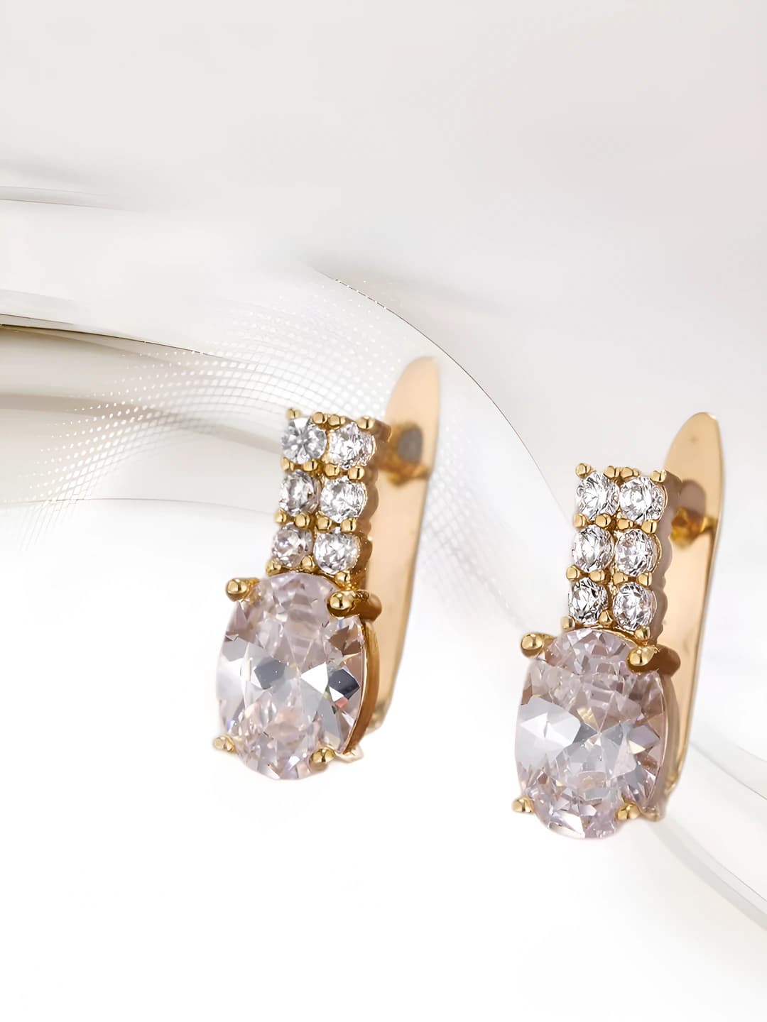 Women's zircon earrings, geometric design element, sweet and cool style