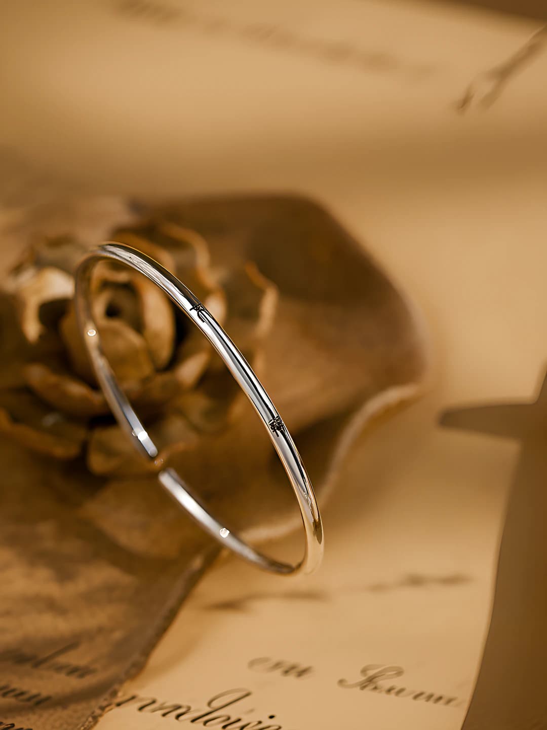 Non-debate, polished silver