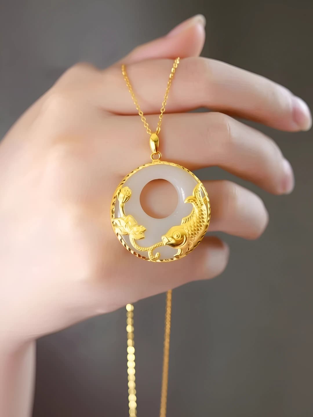 M385 Fish necklace