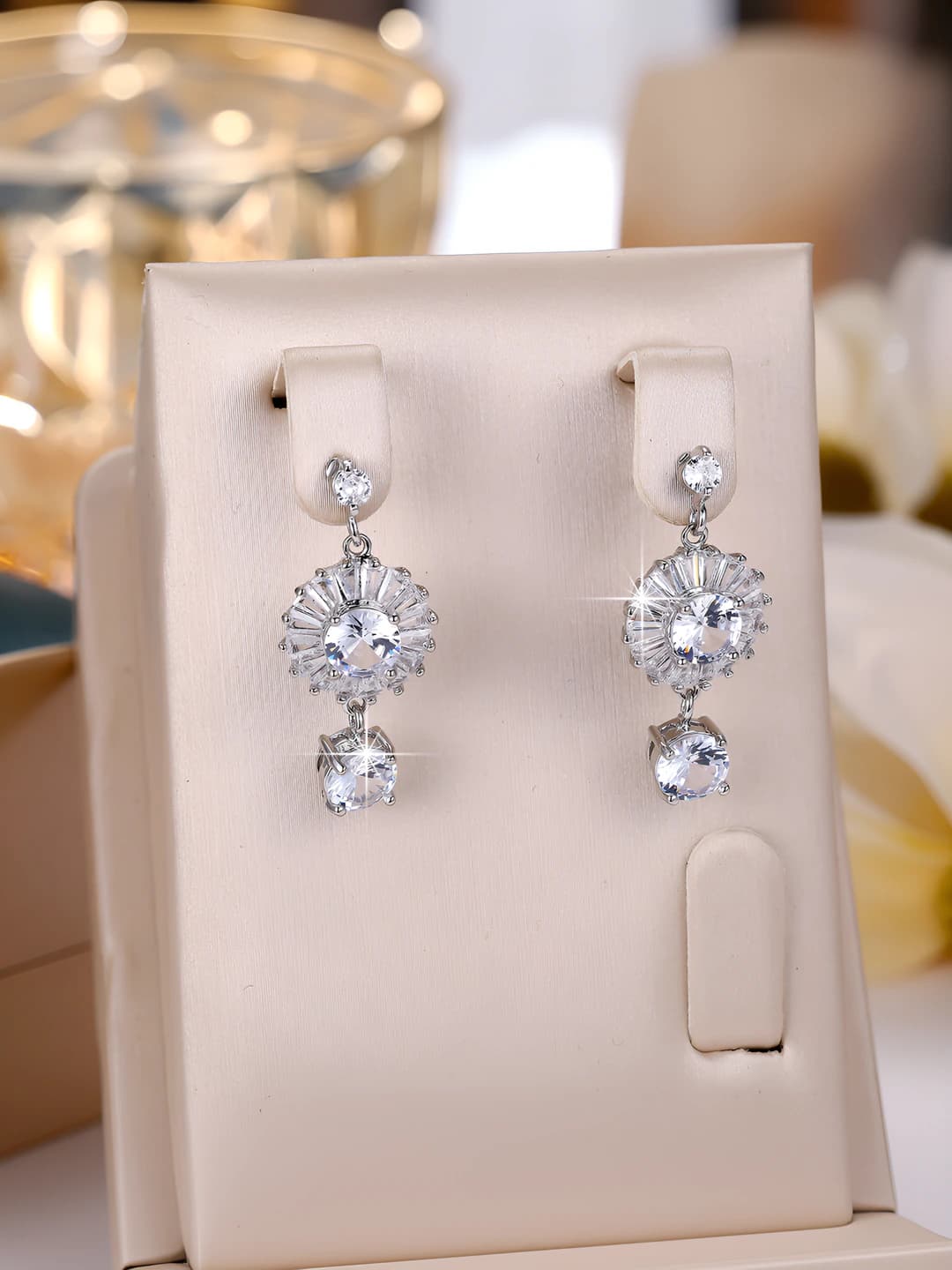 Women's lightweight luxury style flower-shaped drop earrings