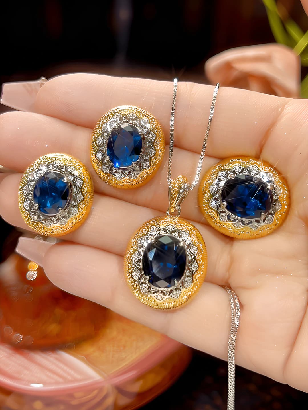 Ayollar uchun retro uslubdagi to'plam: qora asosli oltin qoplamali soxta ko'k spinel, 10*12-8*10 mm