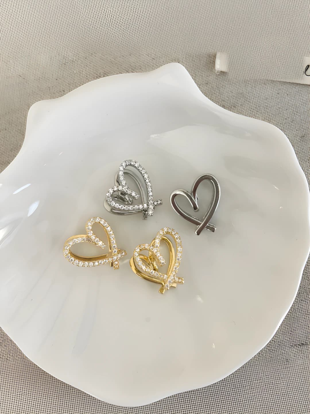 Women's heart-shaped pierced earrings with zircon and cutout, 18k palladium plating, OL style