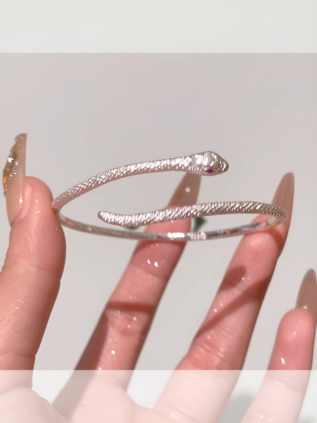 M1525 [Silver snake bangle]