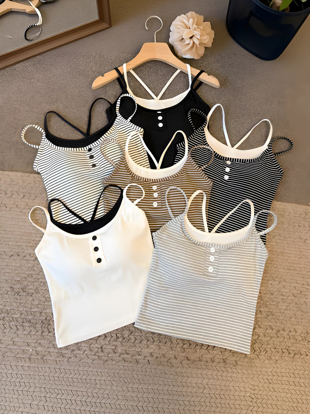 Women's pure cotton tank top, crew neck, slim fit, with built-in bra pads