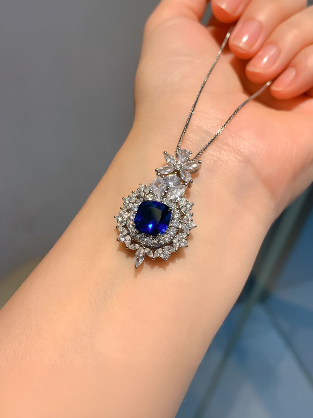 Blue spinel pendant