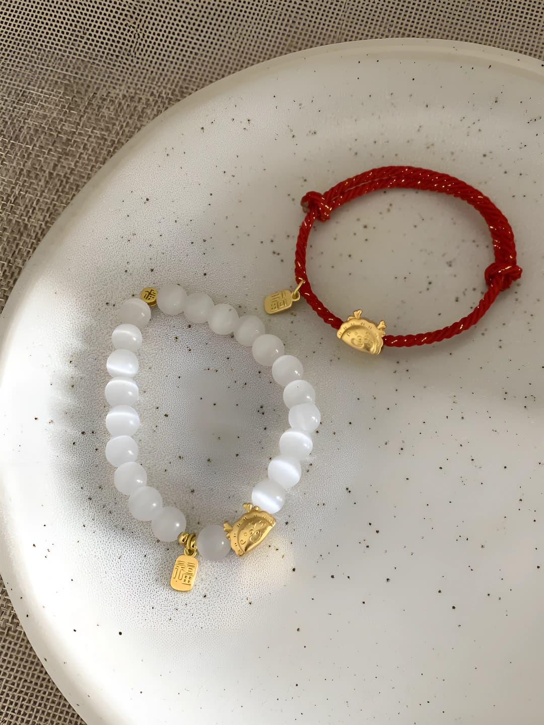 Red gold round + white eye gold round