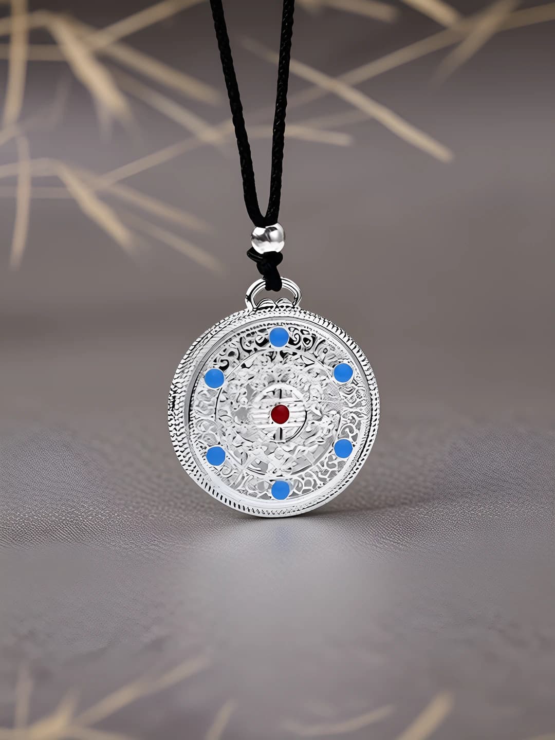 Ayollar uchun retro uslubdagi geometrik shakldagi qadimiy uslubdagi o'ymali soatdagi besh baxtli medallion zanjir